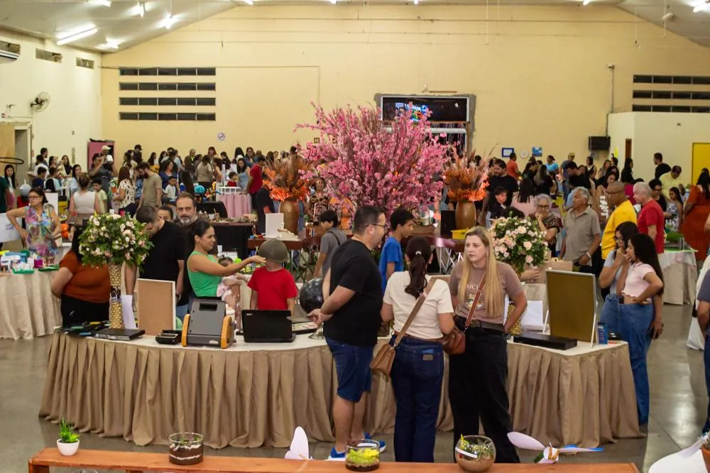 Feira de Ciências do Anglo Fest atrai grande público ao Centro de Eventos de Bataguassu