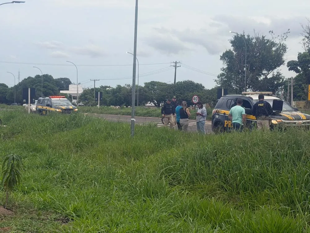 Ciclista é socorrida após acidente na faixa de pedestre da BR-267 em Bataguassu