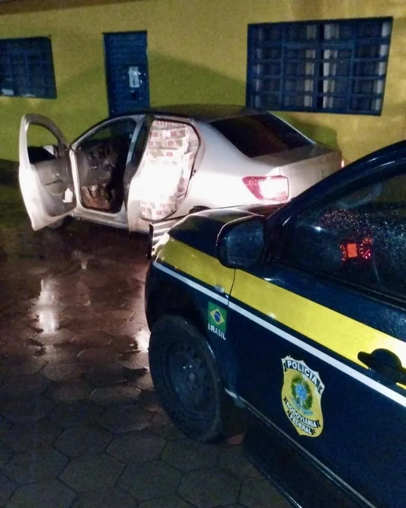 Policiais interceptam caminhão com mercadorias e carros lotados de cigarros em Bataguassu