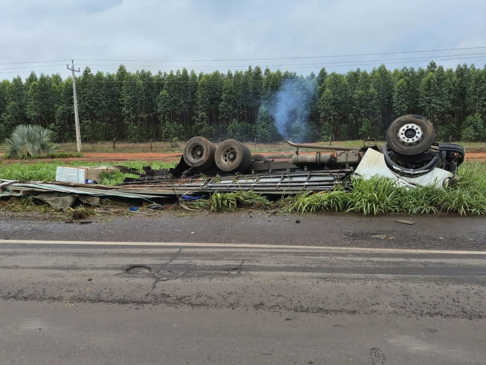 Caminhoneiro morre após acidente na BR-267, entre Nova Casa Verde e Nova Alvorada do Sul