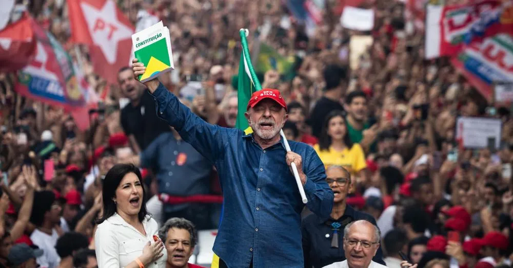 Luiz Inácio Lula da Silva é reeleito presidente da República do Brasil