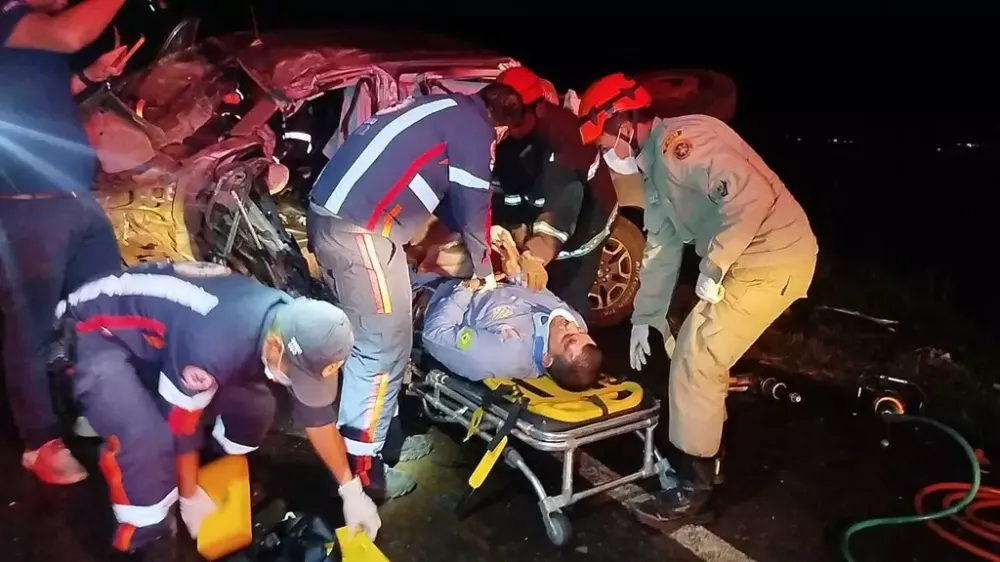 Vereador de Angélica fica ferido em acidente com duas carretas em MS
