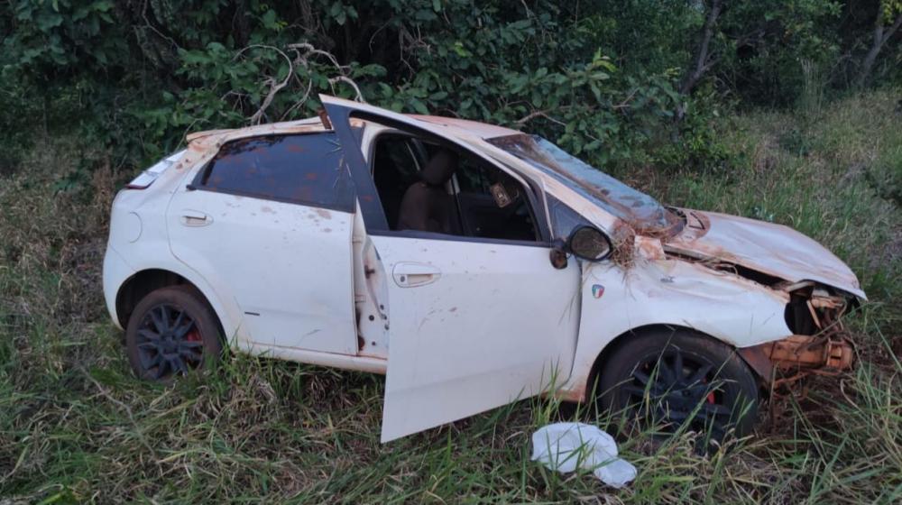 O motorista foi socorrido com escoriações leves - Foto: Elenize Oliveira/Cenário MS